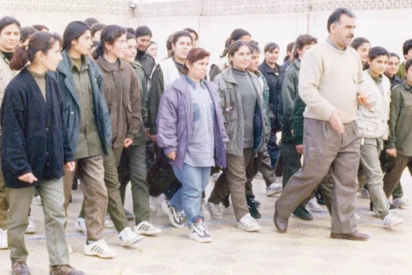 Kayanın yarığındaki yüz