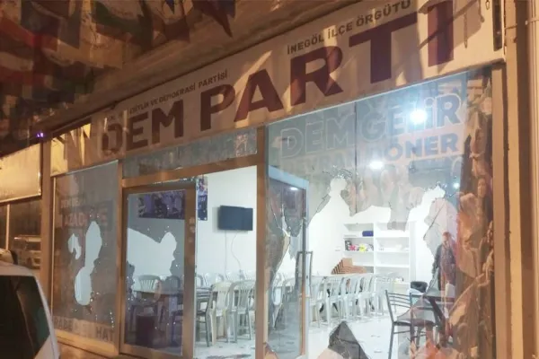 İnegöl’de DEM Parti’ye saldırı