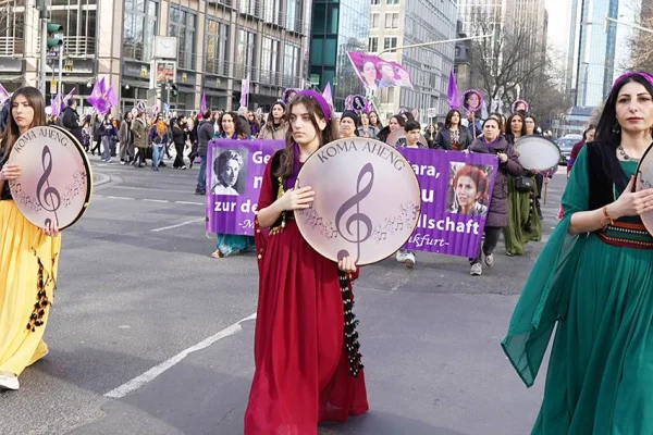 Avrupa kentlerinde  ‘Jin jiyan azadî’ yankılandı