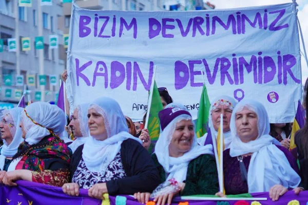 Sıra kadın devrimi inşasında