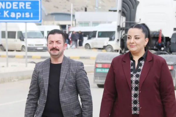 Halk ile devlet güçleri arasında