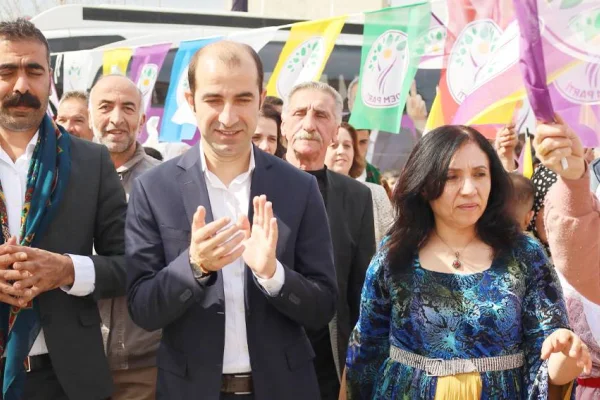Kürtçe kente hakim olacak