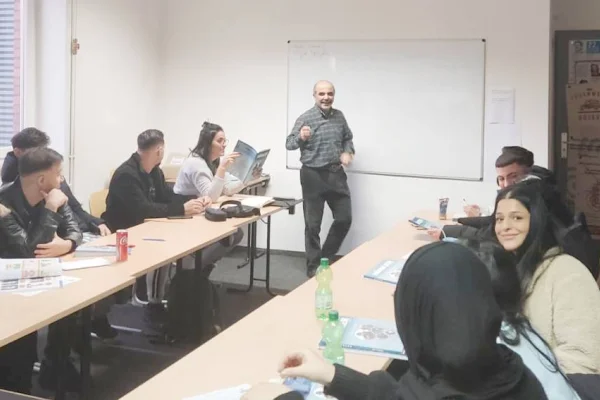 Kürtçeye gönül vermiş bir mamoste