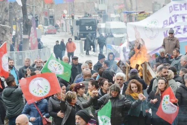 Umudun Newroz'u oluyor