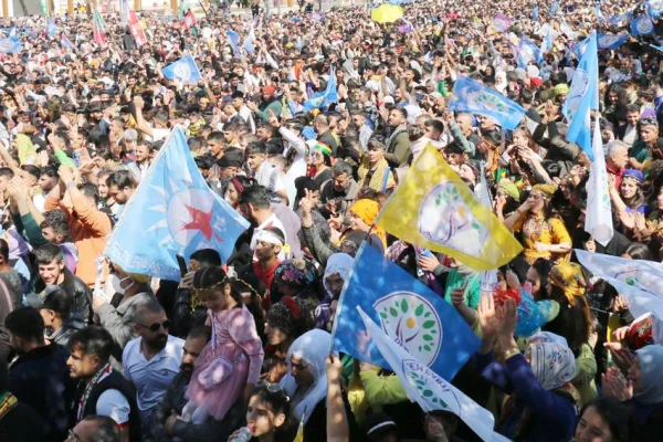 Newroz ateşi Akdeniz'e indi