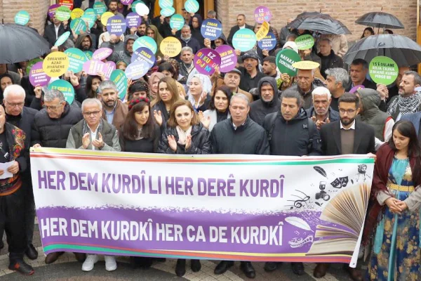 DEM Parti’ye entelektüel destek