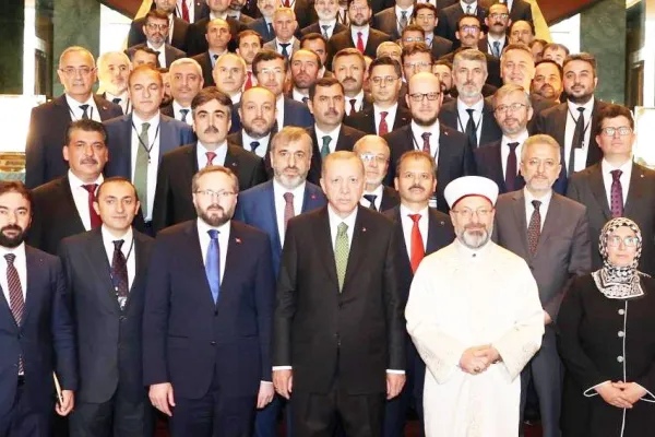 Kürt düşmanı münafıkları devirmek