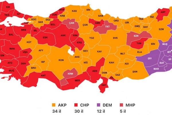 Halk kayyumları defetti
