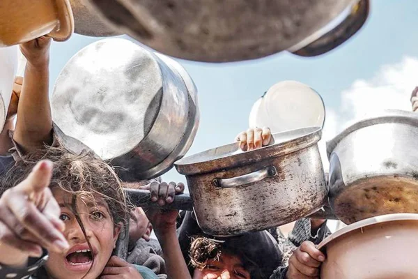 Ölüm ve açlık kol geziyor