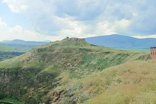 Ava Reş’in öteki tarafı: Hamayak ve Hamazaz