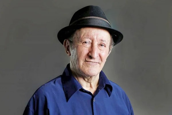 Cezayir bir efsanesini kaybetti