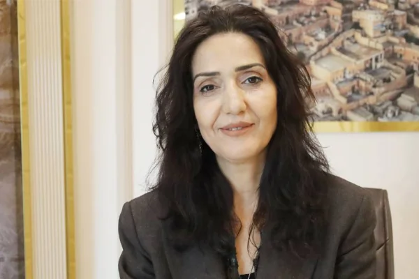 Duvarı yıkmaya başladık