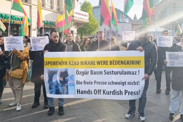 Kurumlarımızı savunuyoruz