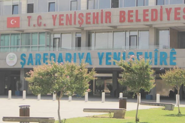 Ütü bile dağıtıyordu, makam aracını çaldı