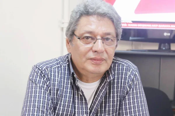 Gazeteci Başlangıç sürgünde veda etti