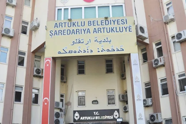 Belediyeyi AKP arpalığı yapmışlar