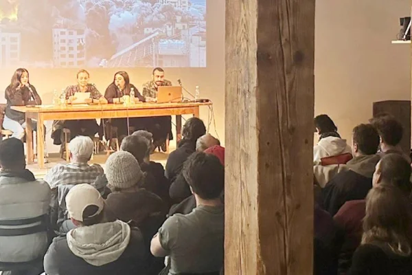 "Halklar Savaşa Karşı"