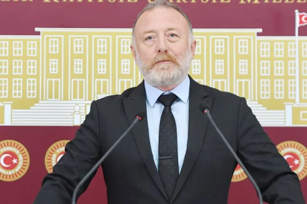 Masanın devrilmesinin sonuçlarına katlanılıyor