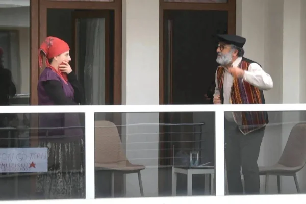 Dersim’de balkonda tiyatro