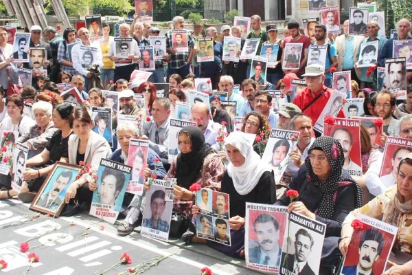Katiller galerisinin Cumartesi Anneleri