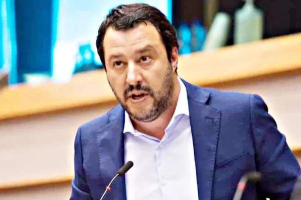 Göçmen düşmanı Salvini hakim karşısında