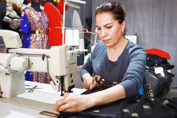 Rengarenk fistanlı kadınları hayal ettim