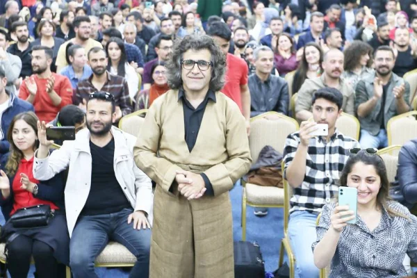 Bir çîrok divanesi