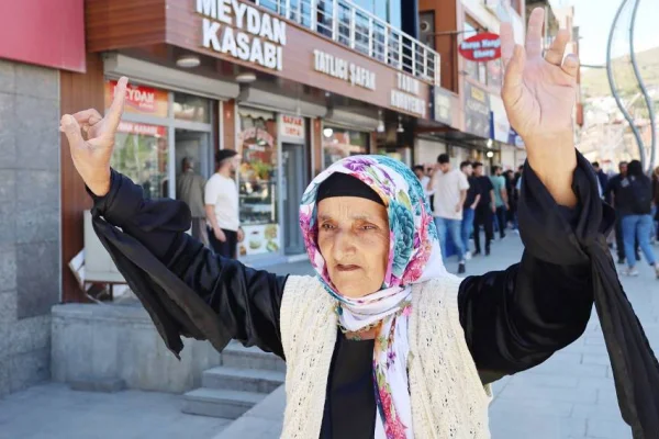 Anneler kayyum zorbalığına karşı