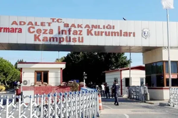 Yeni kıyafet alacaksan eskisini çöpe at!