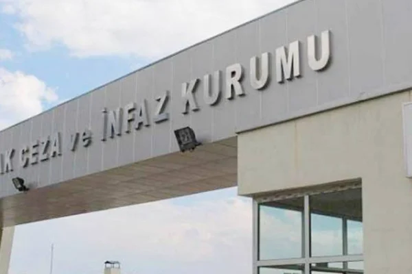 Kürtçe yok, sarılmak yasak!