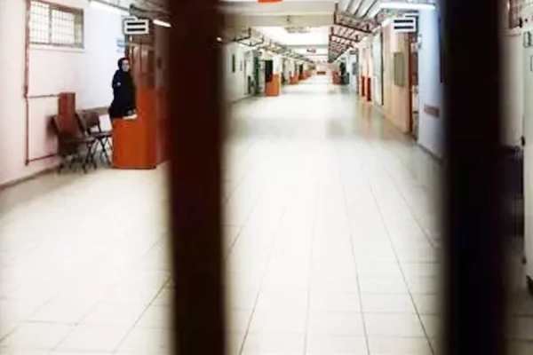 Protezli tutsak  'spor yapmadığı' için rehin