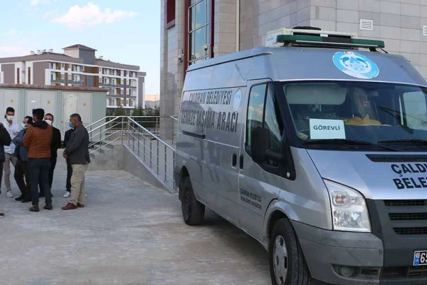 Fars vurdu Türk izledi