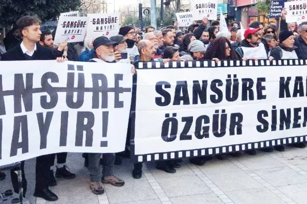 Kültür sanat kıskaçta