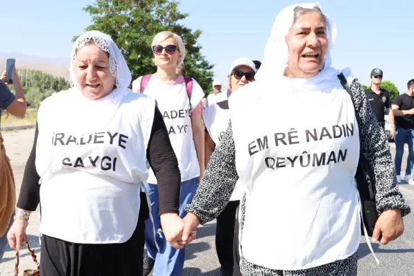 Elini hiç bırakmayacağım