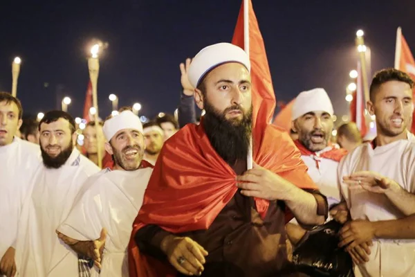 Müslüman kılığına bürünmüş din tacirleri