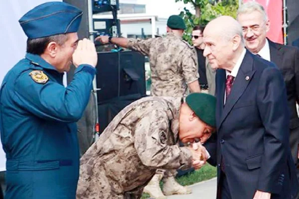 Büyük resmin bir karesi ve savaş