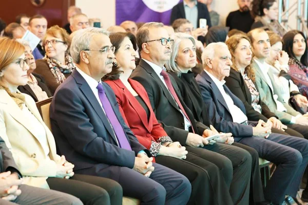 DEM’e yeni bir hikâye gerek