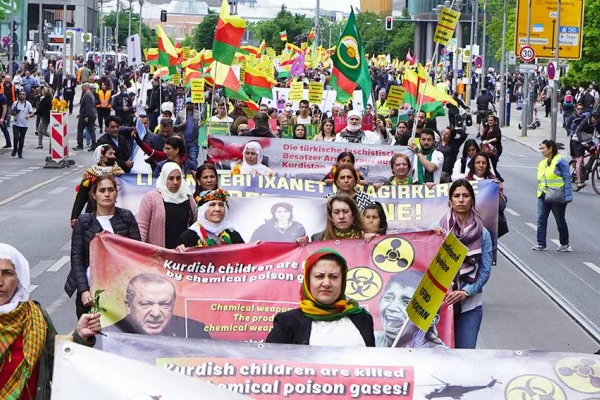 Dünyanın bütün Kürtleri birleşin!
