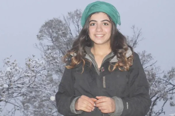 Bir sabah vakti gitti Emel…