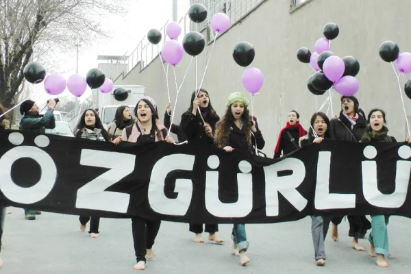 Özgür yaşam için özgür düşünmek