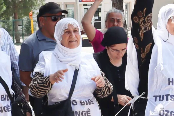 Anneler: O Kürtlerin Başkanı, tecridi kaldırın