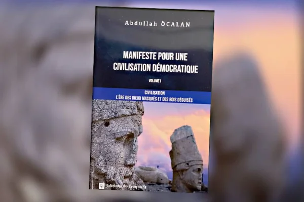 'Maskeli Tanrılar ve Örtük Krallar Çağı' Fransızca çıktı