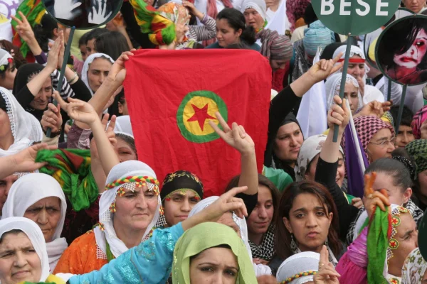 Komploya karşı evrensel duruş