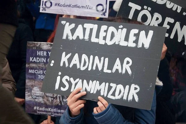 Erkekler 2 kadını katletti