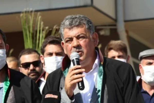 Savunmayı yargılıyorlar