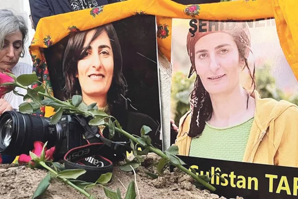 Babasının yanına defnedildi