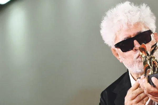 Altın Aslan Almodóvar’a gitti