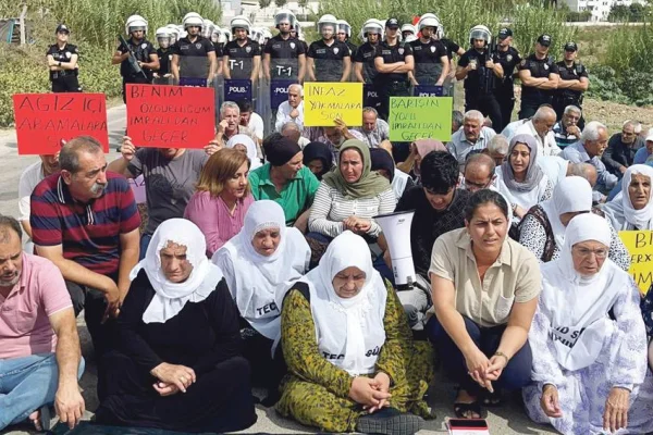 Cezaevi önünde eylem