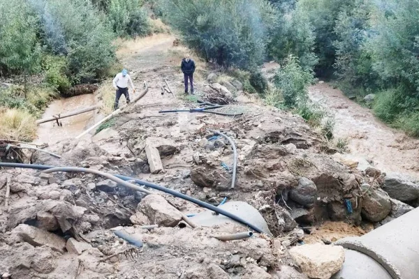 Dere taştı, evleri su bastı