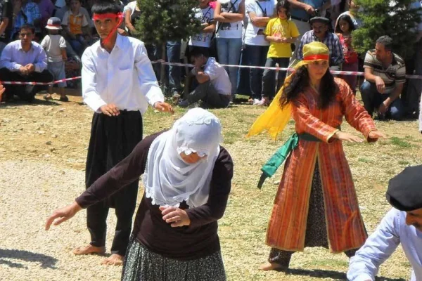Alevileri geleceğe demokratikleşme taşır